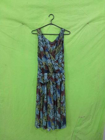 BCBGMAXAZRIA Ärmelloses Midikleid