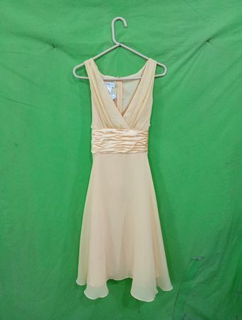 London Style Damen Crème Chiffon Kleid mit Gürtel
