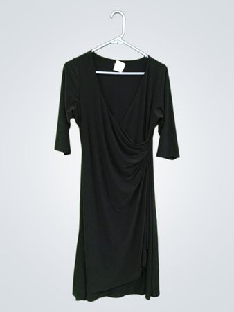 Schwarzes Wickelkleid