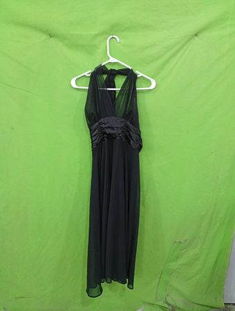 Connected Apparel Schwarzes Halterneck-Rüsch Taille Kleid