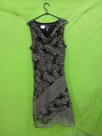 Axcess Kleider Schwarzes Blumendruck Ärmelloses Top mit Schalkragen Kleid