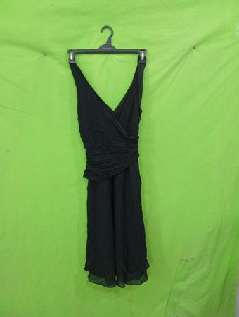 Schwarzes Neckholder-Rüschkleid