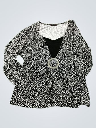 Cecama Co Bluse mit schwarz-weißen Blumenmuster und Ring-Detail