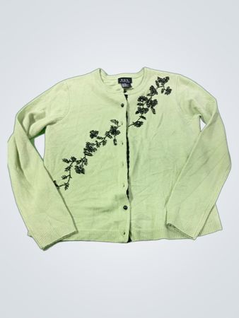 RQT petite Damen leichtgrüner, floral bestickter Cardigan