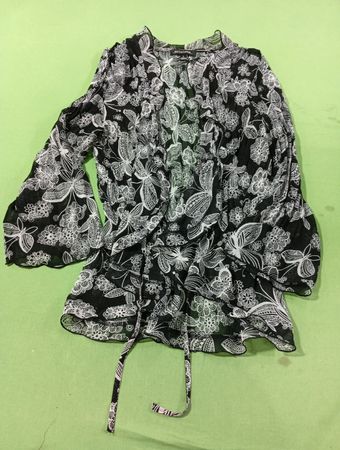 NOTATIONS Schwarze und weiße Blumenmuster Kimono-Stil Bluse