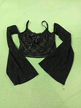 HORN & Fable schwarzes Spitzen-Bell Sleeve Crop Top