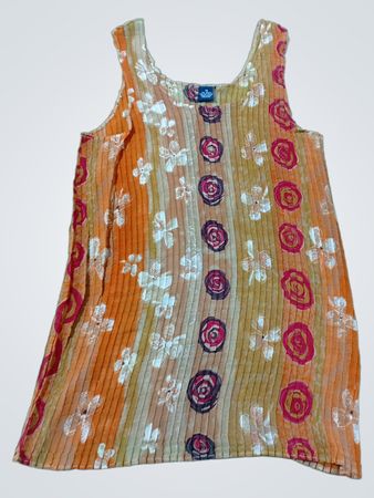 Ärmelloses Damenkleid mit orangefarbenem Blumenmuster