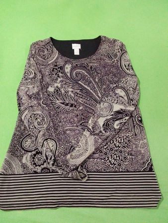 Chico's Paisley-Print-Tunika mit gestreiftem Saum