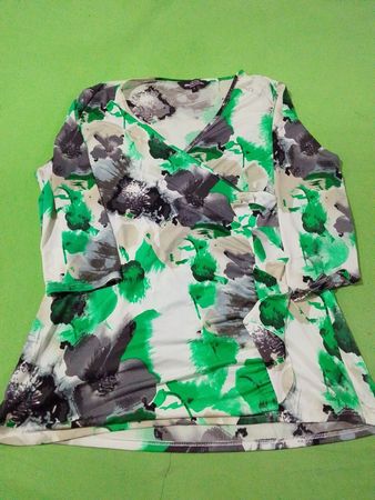 Pierre Cardin Evolution Collection Damen Floral-Print V-Ausschnitt Wickeloberteil