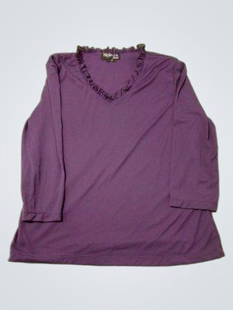 Style & Co Petite lila Rüschiges V-Ausschnitt-Oberteil