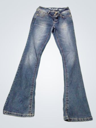 Wallflower ausgestellte Jeans