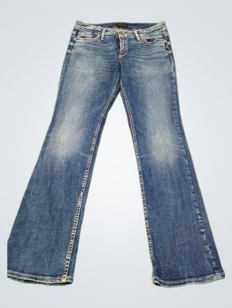 Silver Jeans Co. ausgestellte Jeans aus Denim
