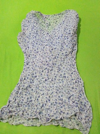 IVONNE PETITE Kleid mit blauem Blumenmuster