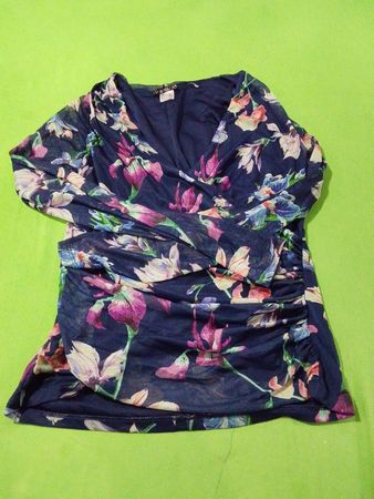 VENUS Floral Mesh gerafftes V-Ausschnitt Top