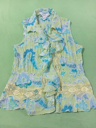 ALLISON TAYLOR Damen Bluse mit Paisley‑Muster, ärmellos, mit Rüschen und Spitzenbesatz