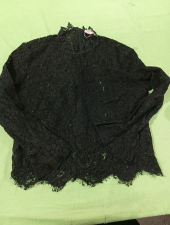 Schwarzer Spitzen-Langarm-Top mit Mock-Neck