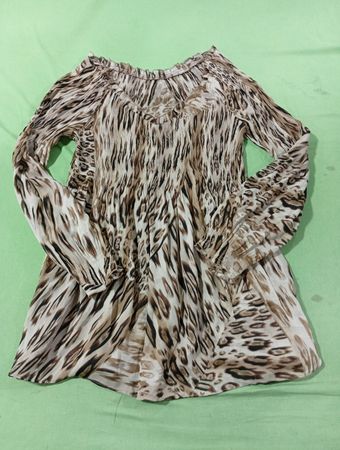 Damenbluse mit Animalprint und langen Ärmeln