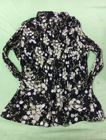 apt. 9 Blumendruck-Bluse mit Falten