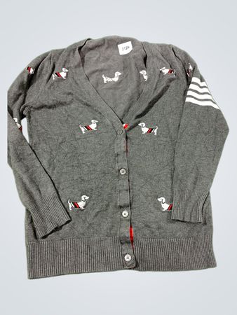 Grauer Cardigan mit Dackel-Print
