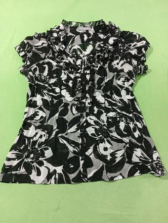 ny collection florale Bluse mit kurzen Ärmeln und Rüschen