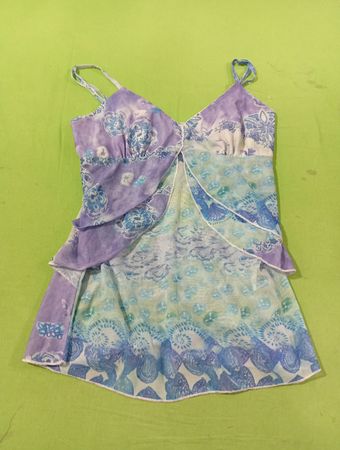 Schlankes Camisole mit semi-transparentem Blumenmuster