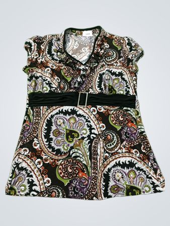 Paisley-Bluse mit schwarzem Gürtel