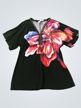 Schwarzes Top mit buntem Blumenmuster und Paillettenverzierung