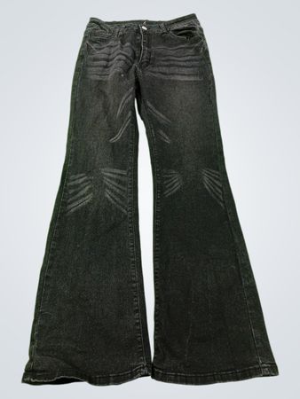 Schwarze Flared-Jeans mit bestickten Taschen