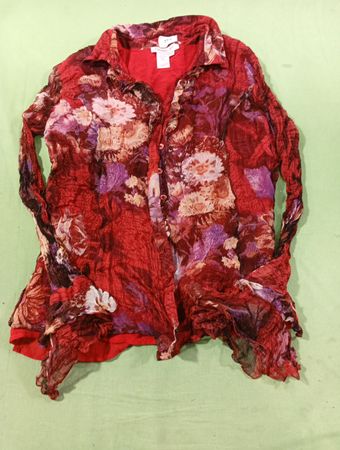 Coldwater Creek Rot geblümte Crinkle-Bluse