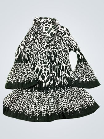 Fashion Bug Plissiertes schwarzes und weißes Shirt mit Animalprint