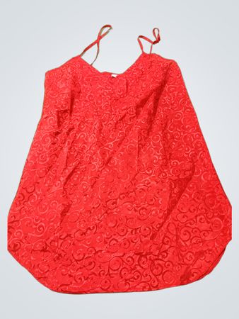 Rotes Nachtkleid