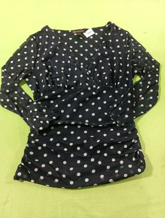 INC International Concepts Navy Blue Polka Dot gerafftes Mesh-Top mit V-Ausschnitt