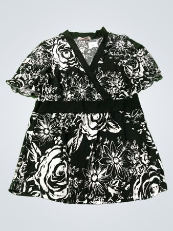 Susan Lawrence Oberteil mit schwarzem und weißem Blumenmuster und Faux-Wickelung