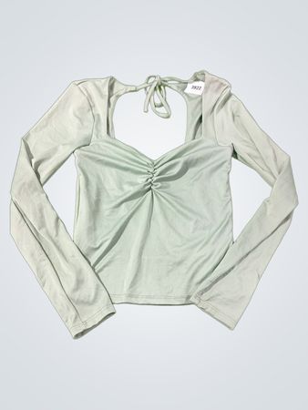 Hellblaues gerafftes Neckholder-Oberteil mit langen Ärmeln