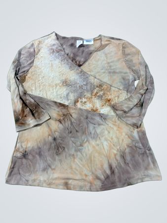 Bobbie Brooks Tie-Dye besticktes V-Ausschnitt-Top