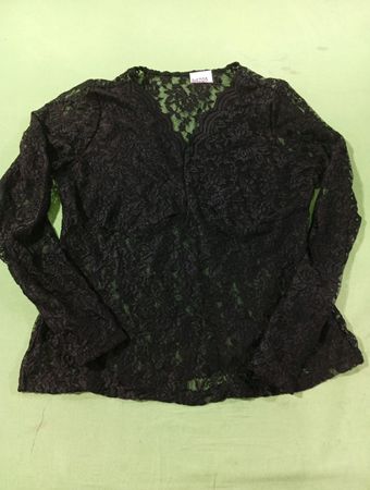 Schwarze Spitzen-V-Ausschnitt-Langarm-Bluse