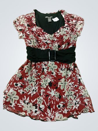 Damenkleid mit Blumenmuster und Gürtel