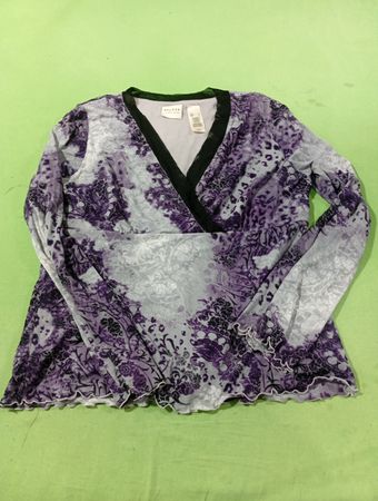 Axcess Liz Claiborne Company Damen lila Print V-Ausschnitt Langarm-Oberteil