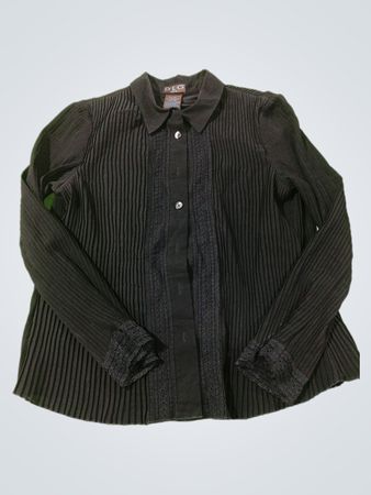 DLG Petite schwarzes, plissiertes Hemd mit Knopfleiste und Spitzenbesatz