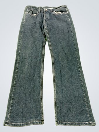 Damenjeans in Blau mit verzierten Gesäßtaschen