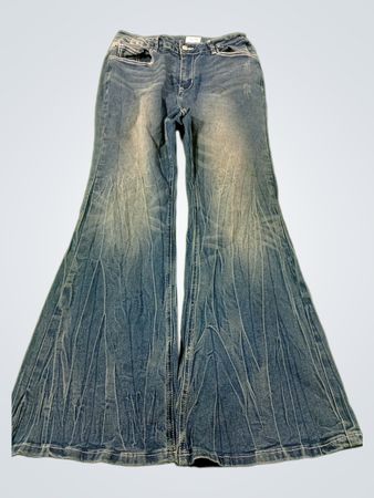 Bootcut-Jeans mit bestickten Taschen