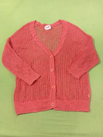 Korallenfarbener Strickcardigan mit Knöpfen