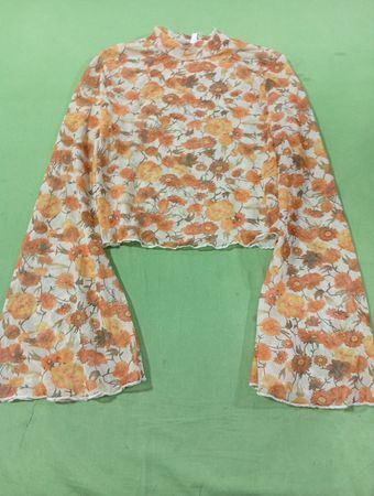 Blumenmuster-Mesh-Cropped-Top mit Glockenärmeln