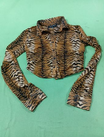 Emory Park Tiger Print Mesh Langarm-Cropped-Top