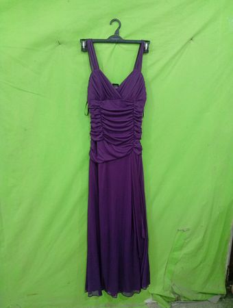 B. SMART Purple gerafftes Maxikleid