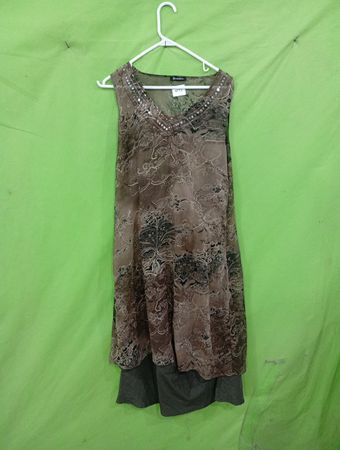 Sucre ärmelloses, mit Verzierungen besetztes Kleid mit Blumenmuster