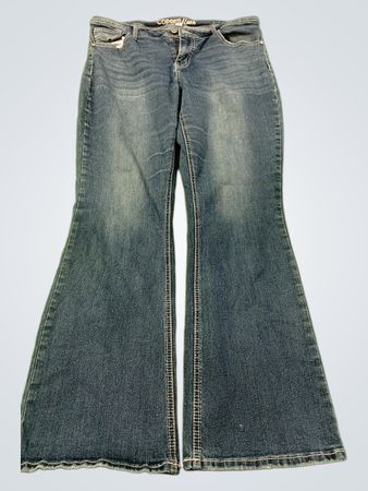 Copper Wash Damen Schlagjeans mit bestickten Taschen