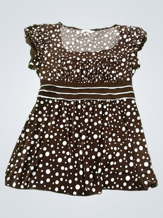 Sprachloses braunes Polka-Dot-Kleid