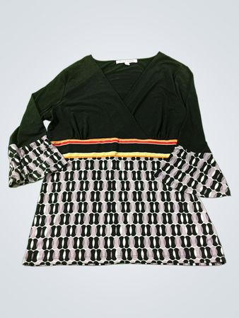 Mercer Street Studio Damen Oberteil mit V-Ausschnitt und schwarzem geometrischem Muster