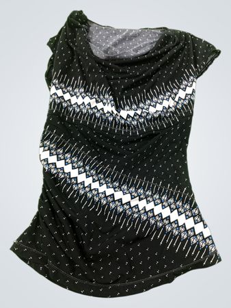 Schwarze Bluse mit geometrischem Muster
